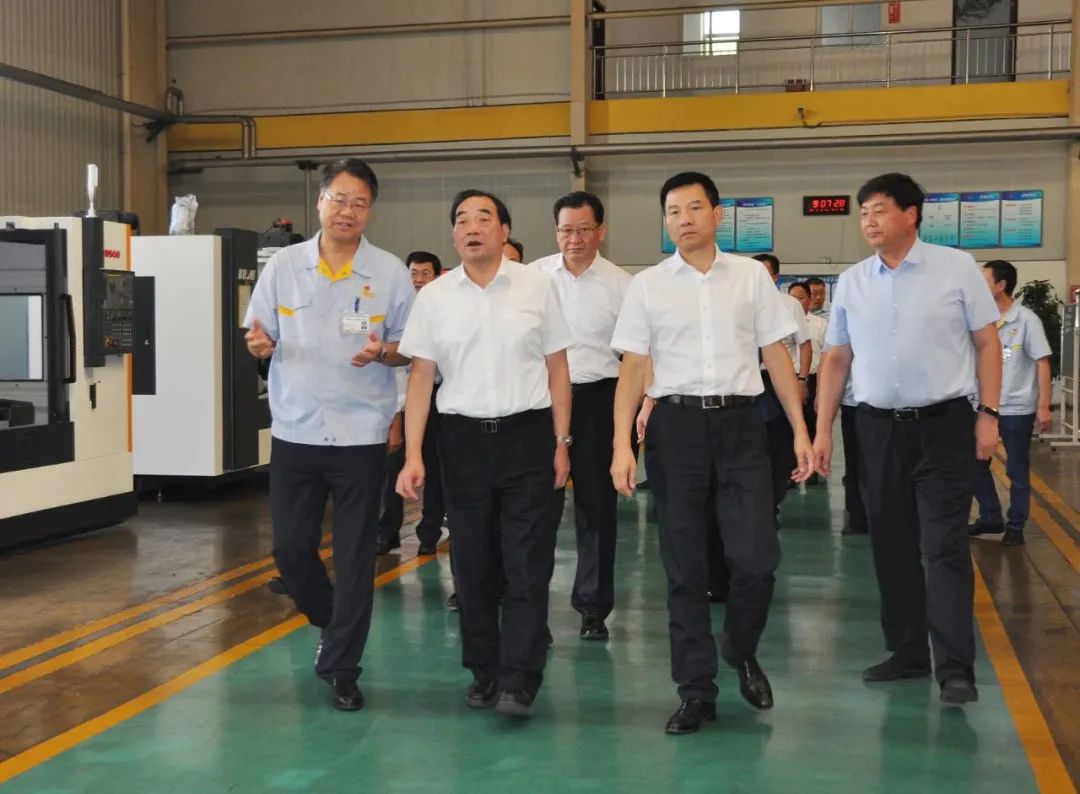 徐州市党政代表团一行莅临秦川集团宝鸡机床考察调研