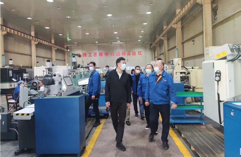 严鉴铂：解放思想 主动作为 思变应变
