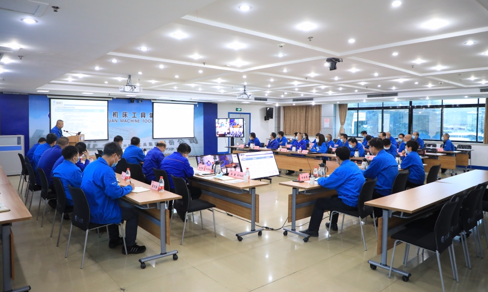 严鉴铂：各级领导干部要敢闯敢为敢担当