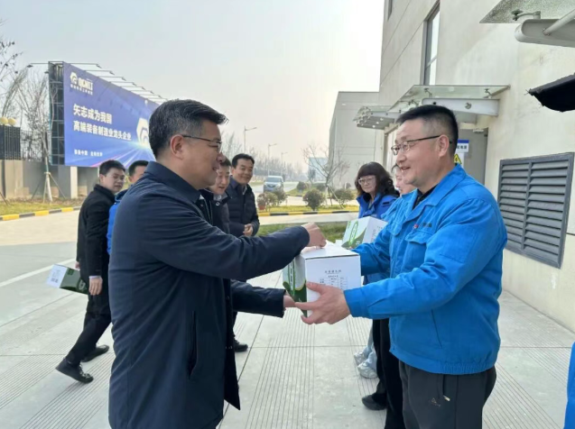 【集团资讯】马旭耀等集团领导大年初一慰问值班员工