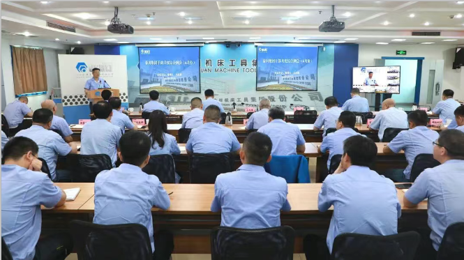 【集团资讯】干部月度综合例会丨深挖政策红利增效益 全力以赴实现“双过半”